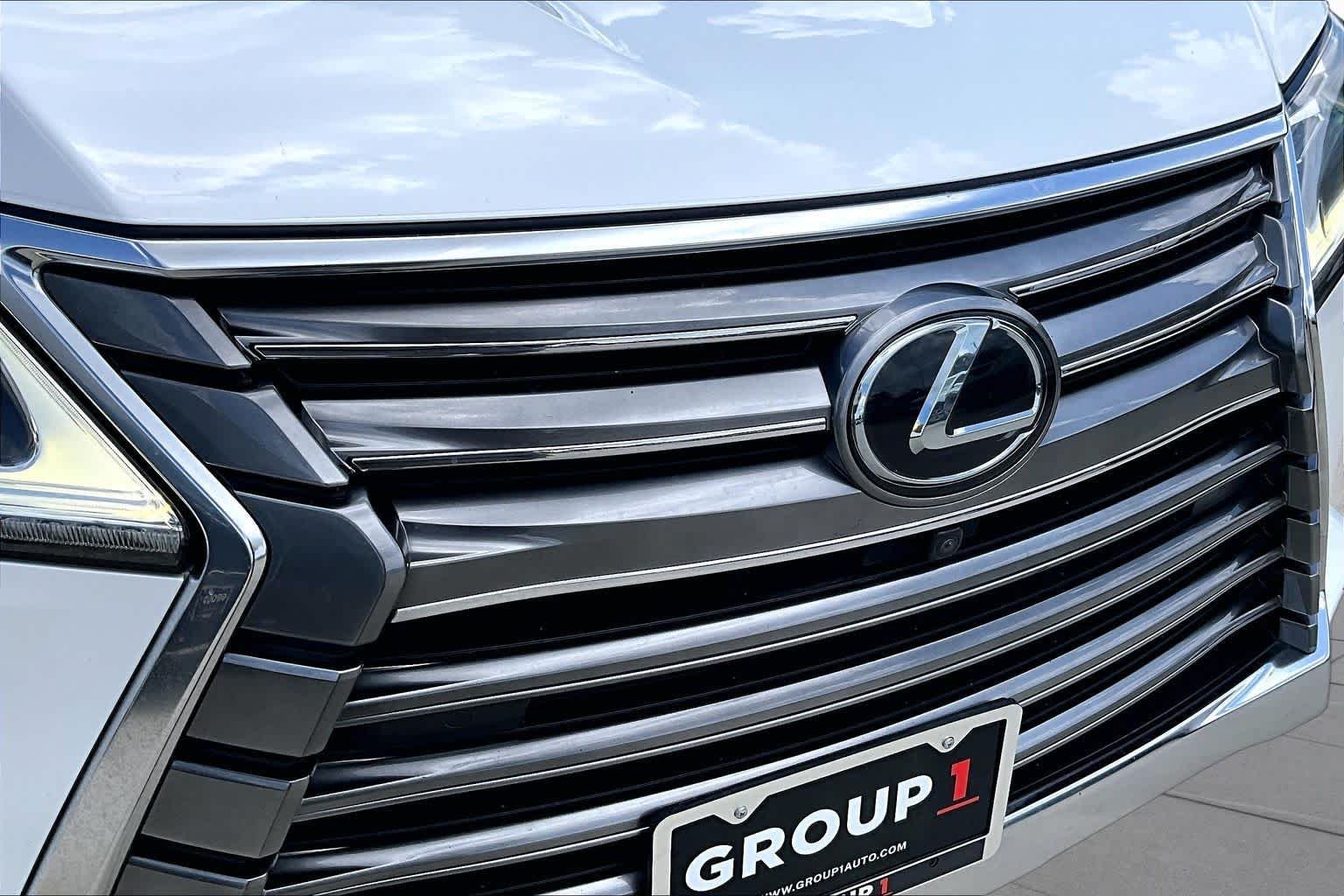 Used 2017 Starfire Pearl Lexus  image 28