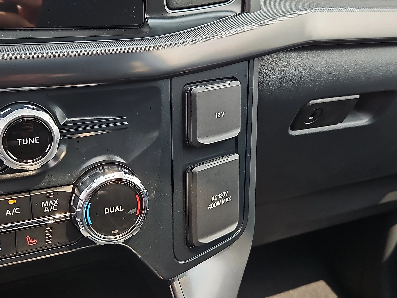 Used 2026 Carbonized Gray Metallic   M7 Ford LARIAT image 26