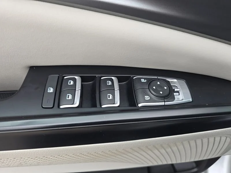 Used 2022 Silver Kia LXS image 22