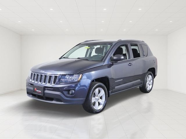 Used 2015 Gray Jeep Altitude image 3