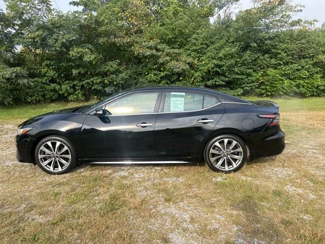 Used 2021 Black Nissan 3.5 SL image 4