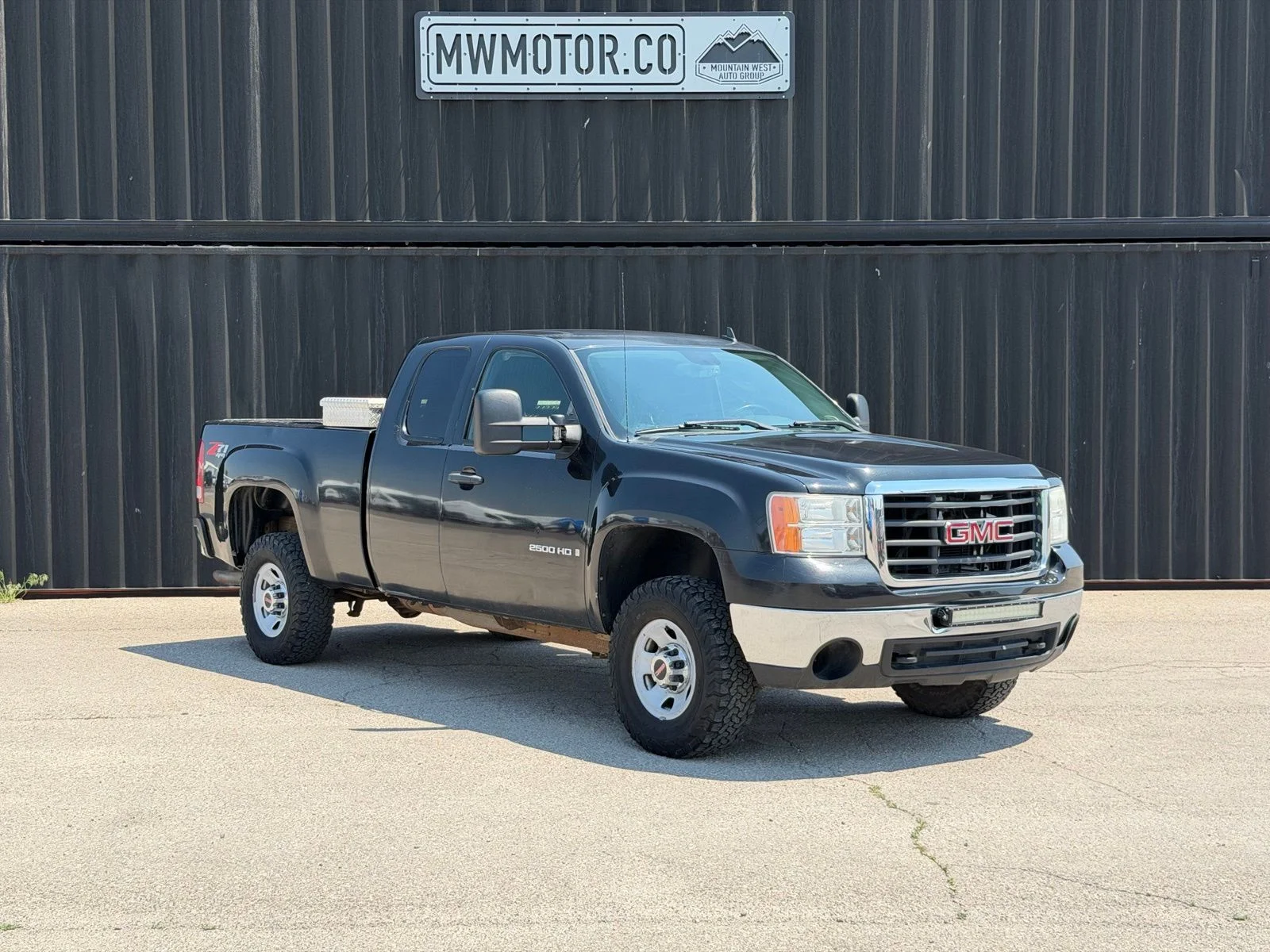 Used 2009 Black GMC SLE image 1