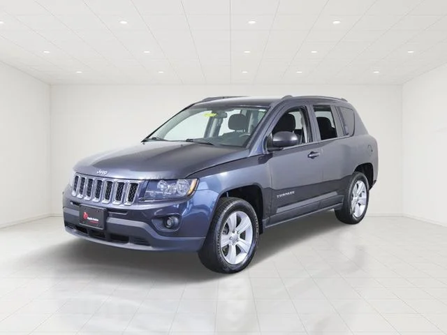 Used 2015 Gray Jeep Altitude image 3