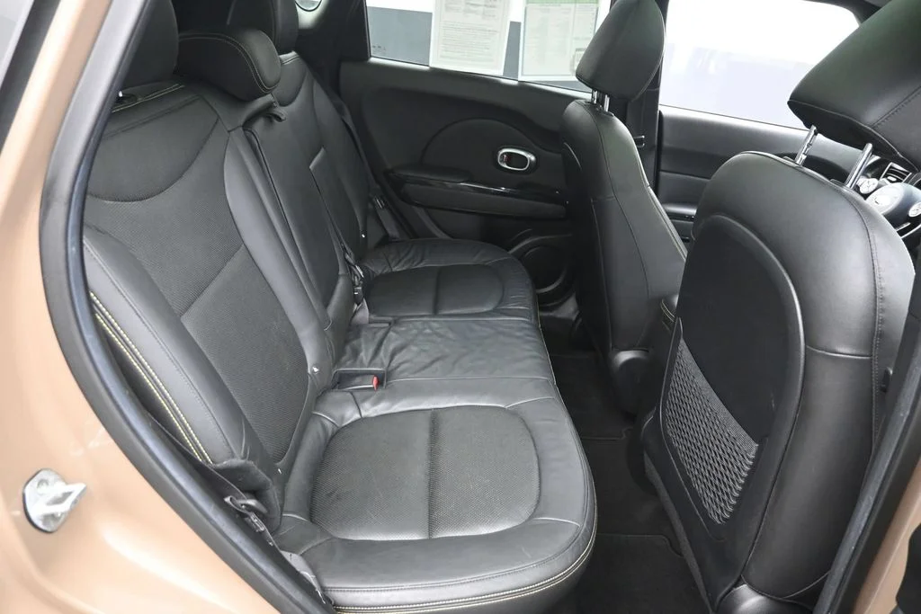 Used 2015 Brown Kia Plus image 19