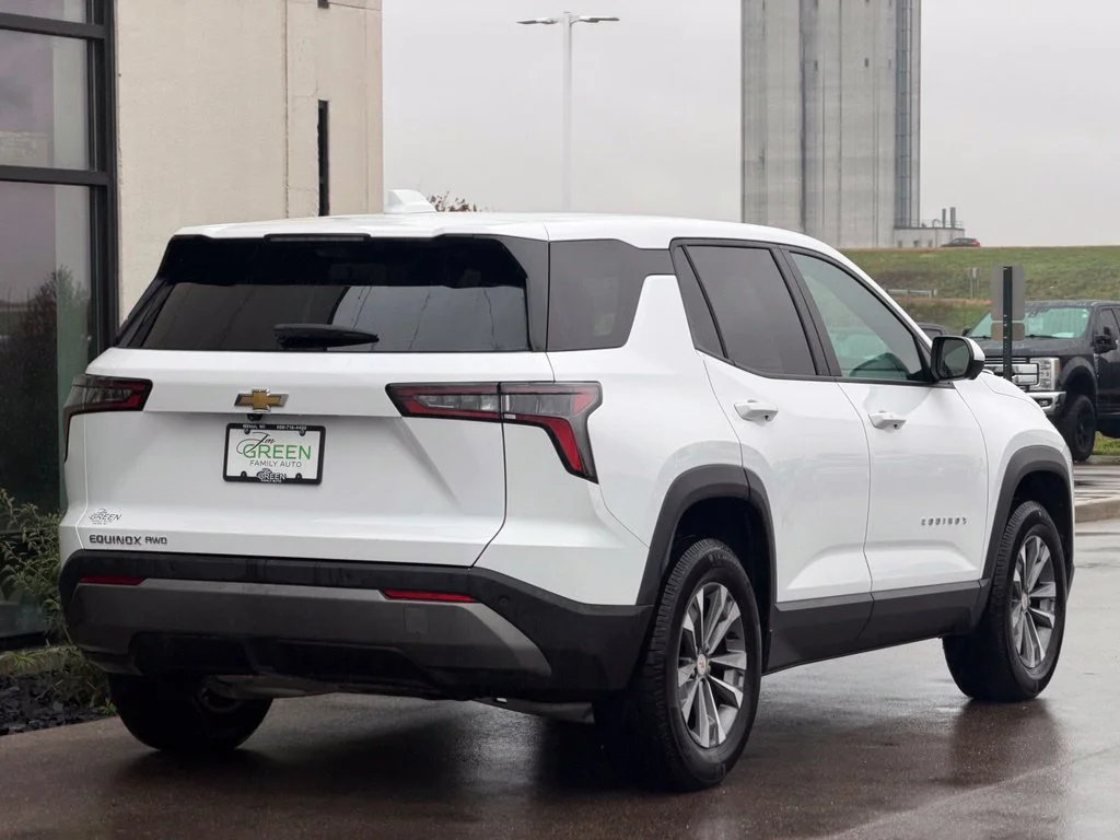 Used 2025 White Chevrolet LT image 5