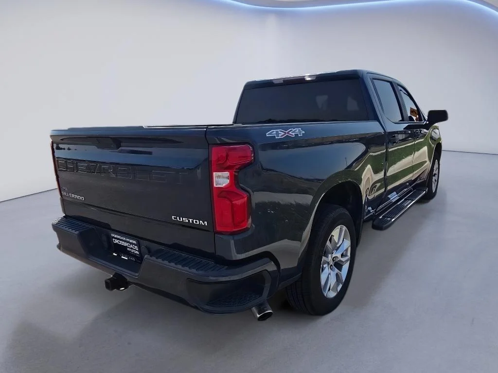 Used 2019 Northsky Blue Metallic Chevrolet Custom image 5