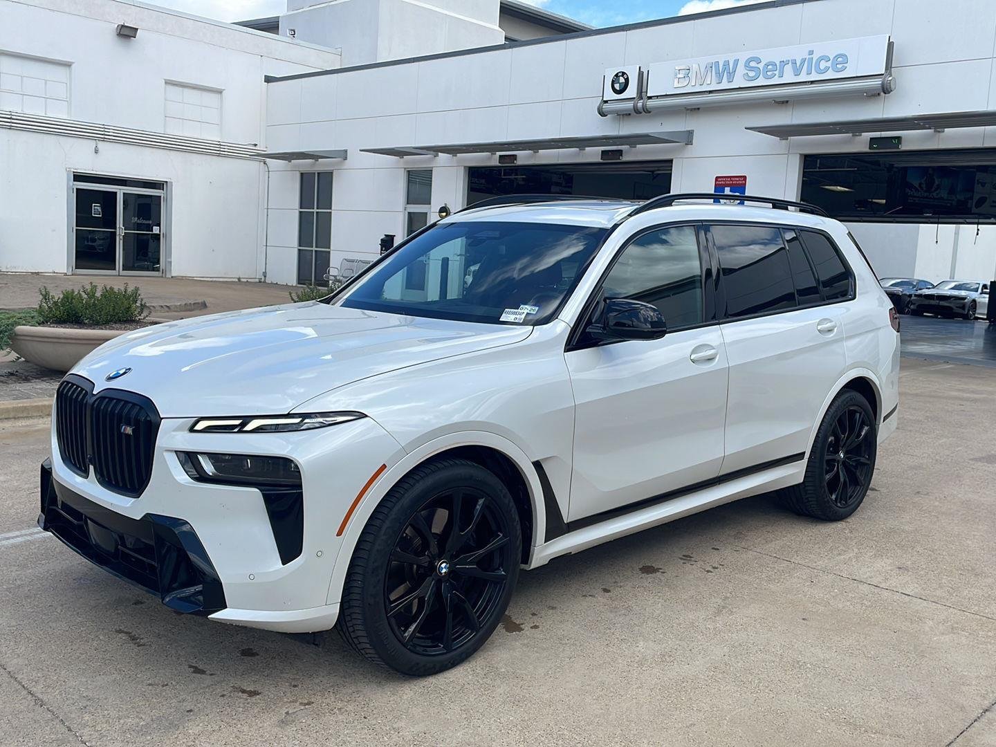 2024 BMW X7 M60i's photo