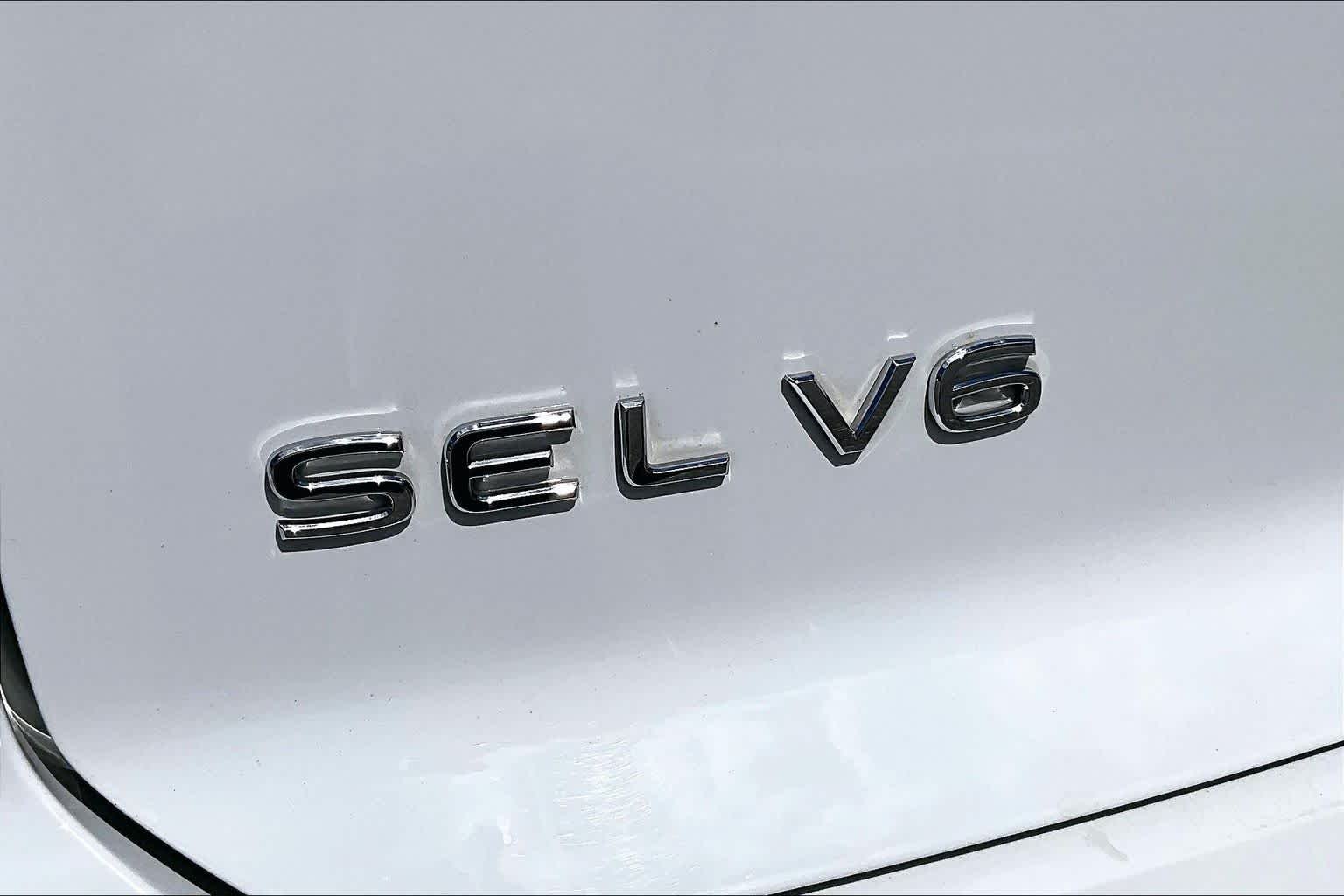 Used 2020 Pure White Volkswagen 3.6L V6 SEL Premium R-Line image 10