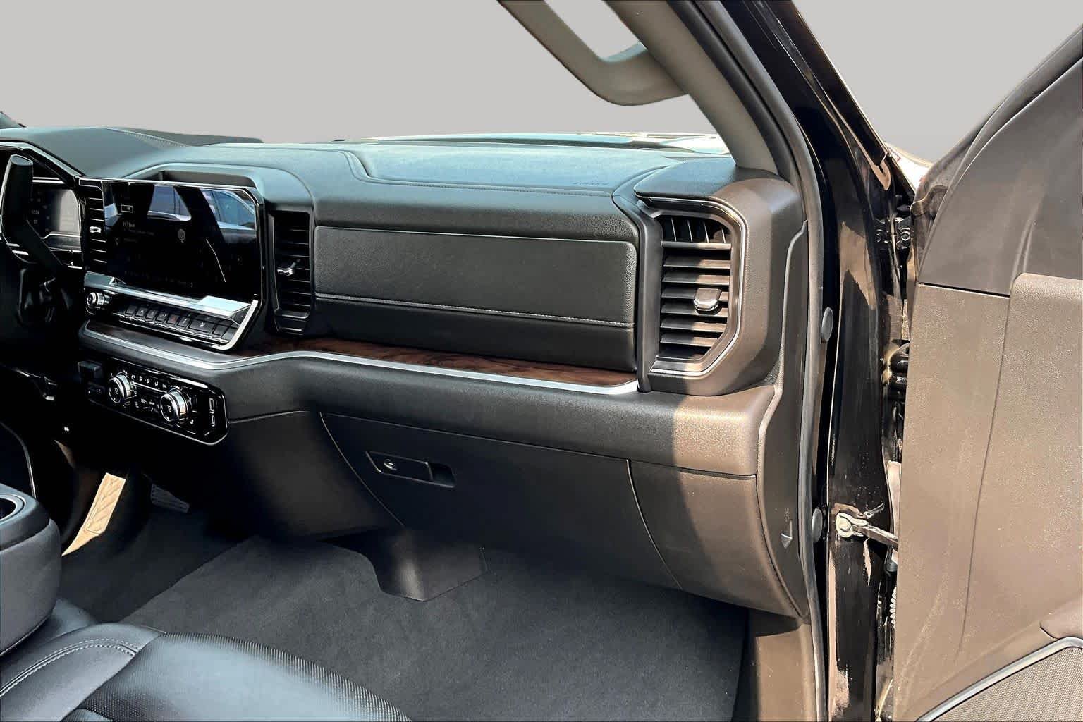 Used 2025 Onyx Black GMC SLT image 19