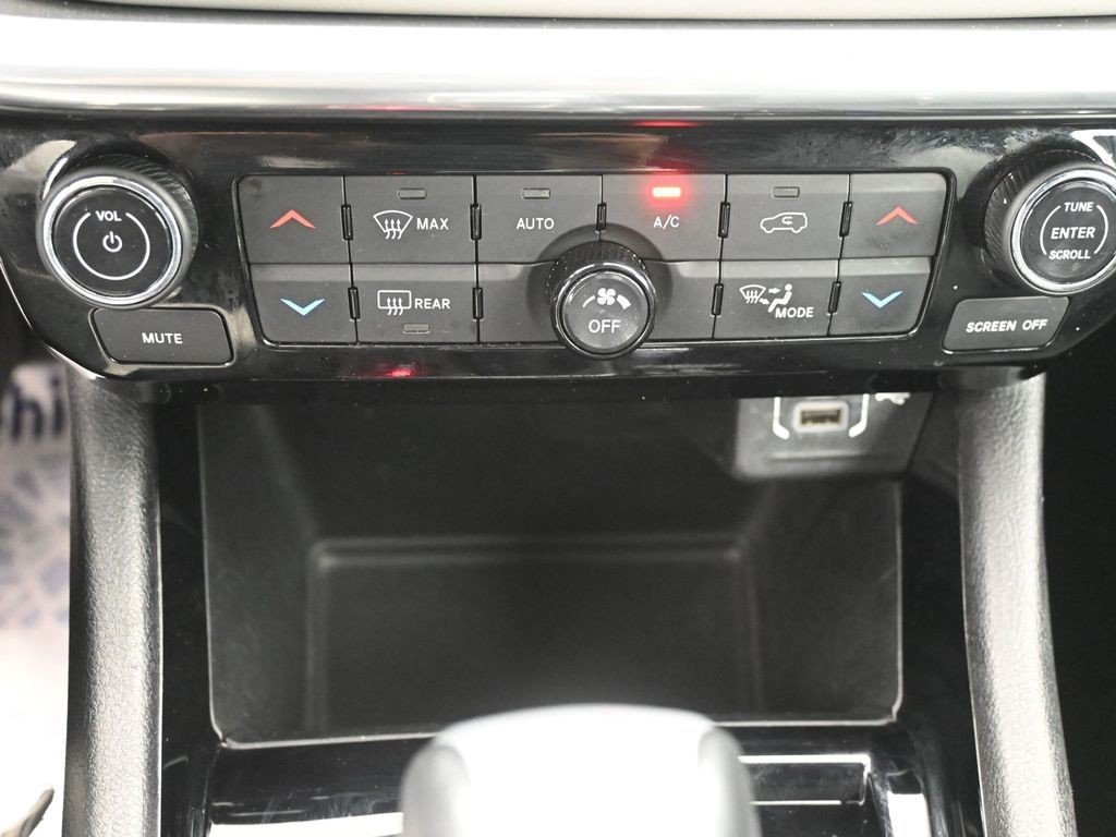 Used 2023 Bright White Clearcoat Jeep Limited image 14