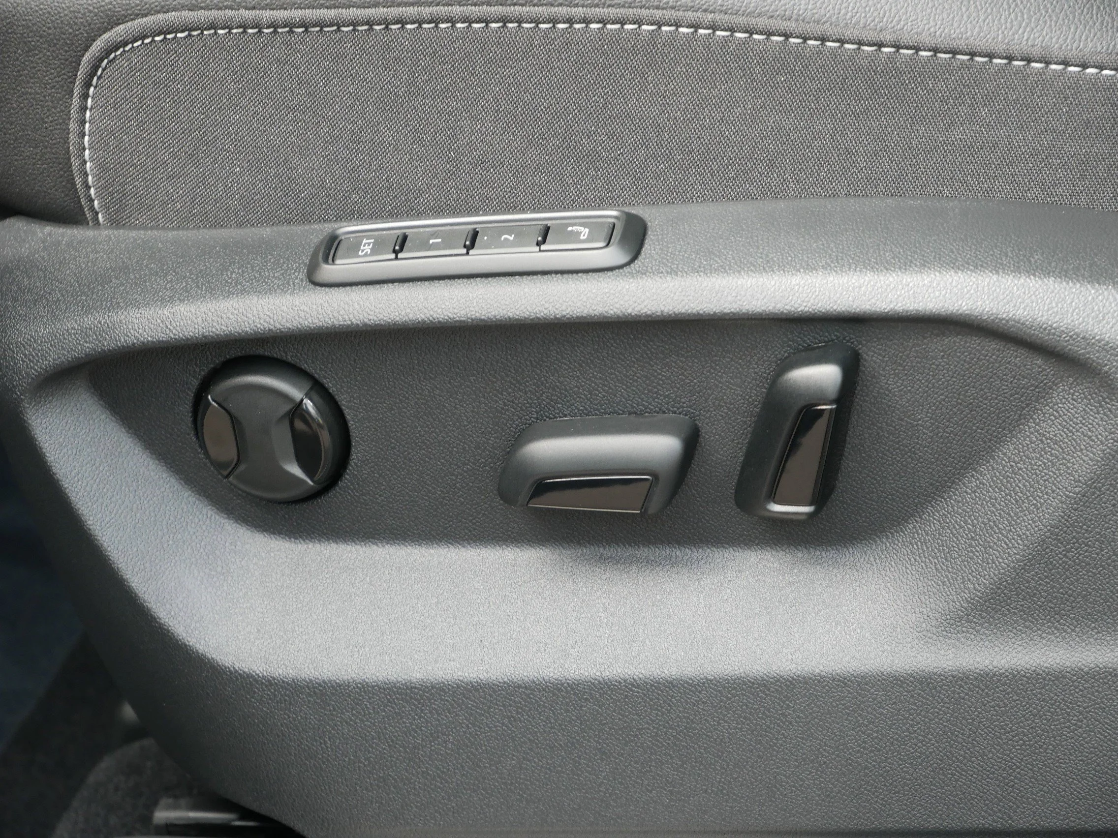 New 2026 Pure Gray Volkswagen 2.0T SEL Premium R-Line image 9