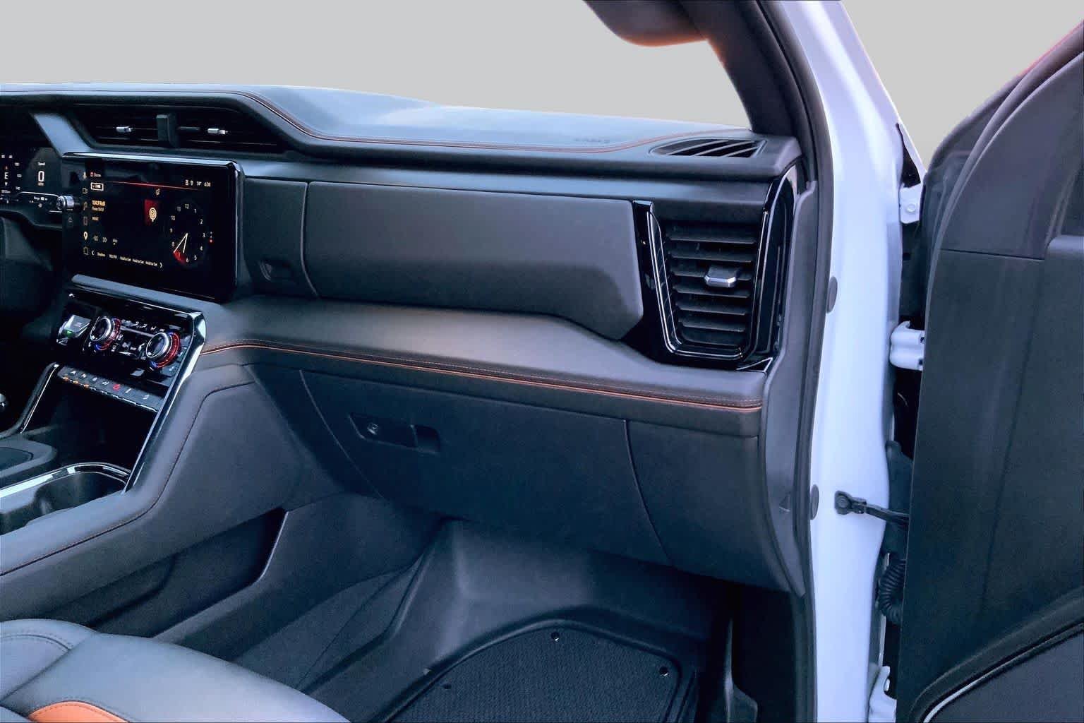 Used 2025 Summit White GMC AT4 image 18