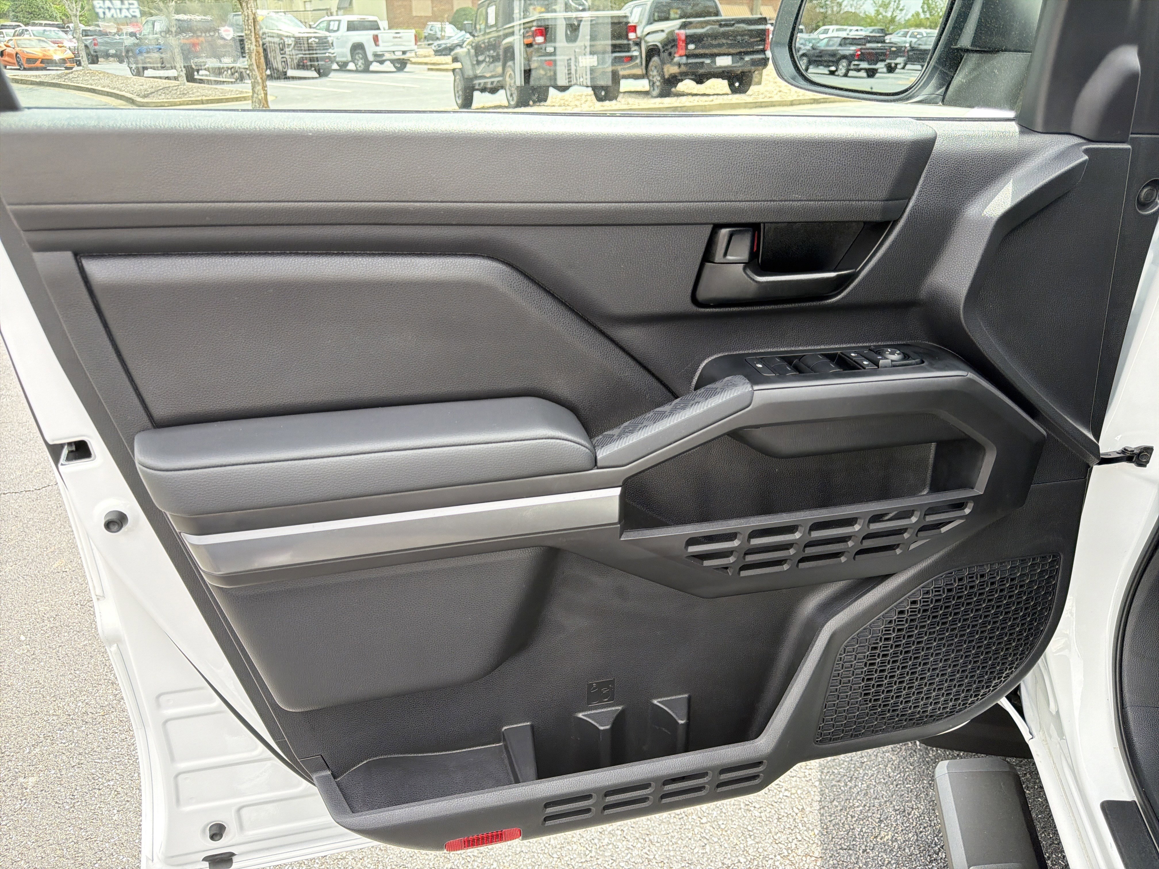 Used 2025 Ice Cap Toyota SR5 image 10