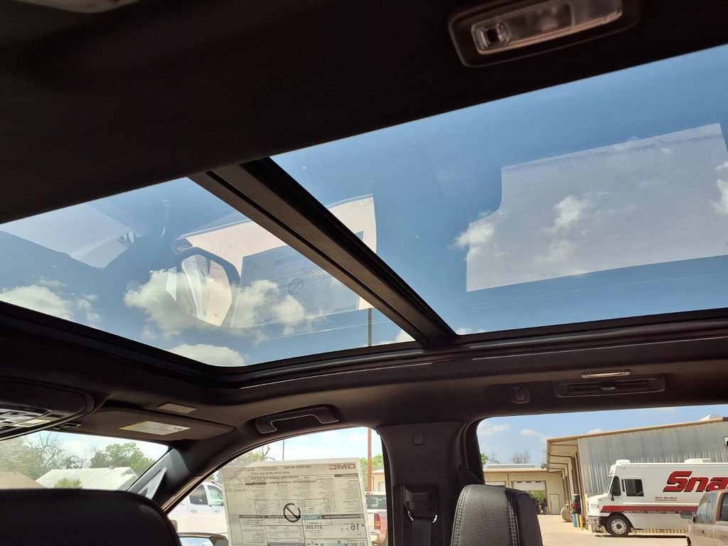 2026 GMC Yukon XL Denali - Photo 14