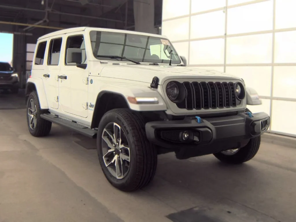 Used 2024 White Jeep Sport S 4xe image 3