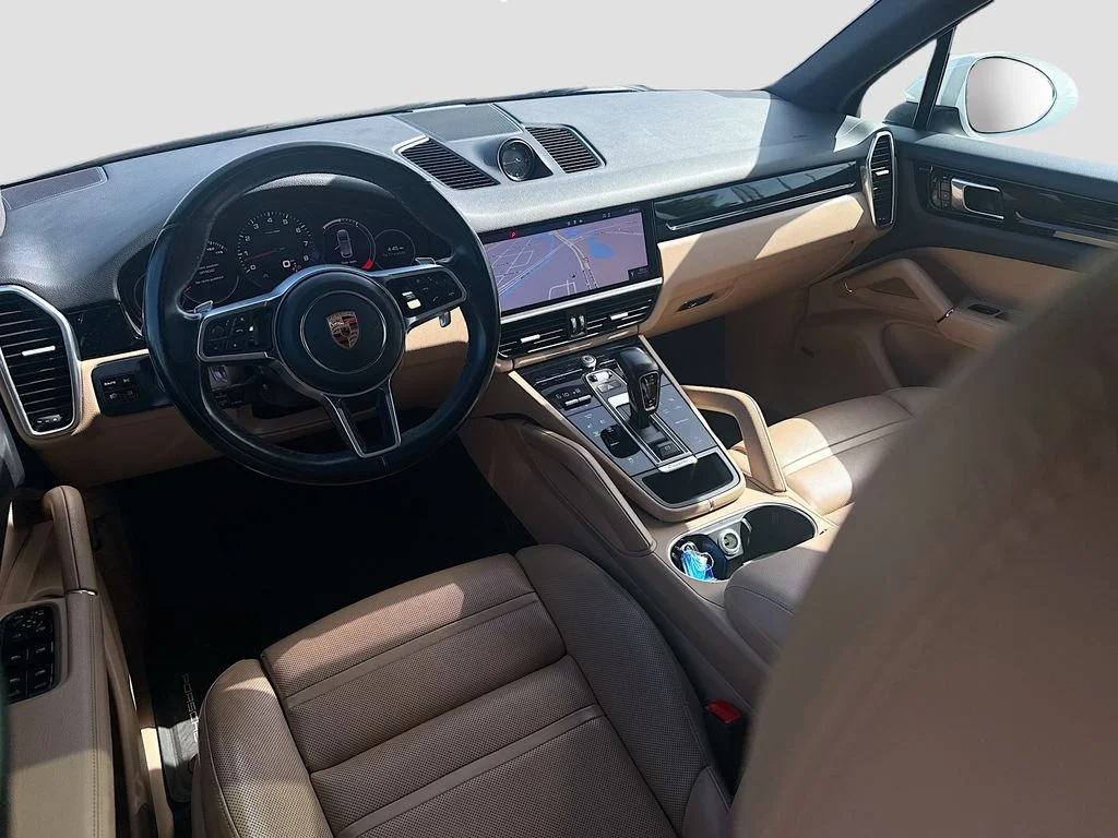 Used 2021  Porsche Base image 25