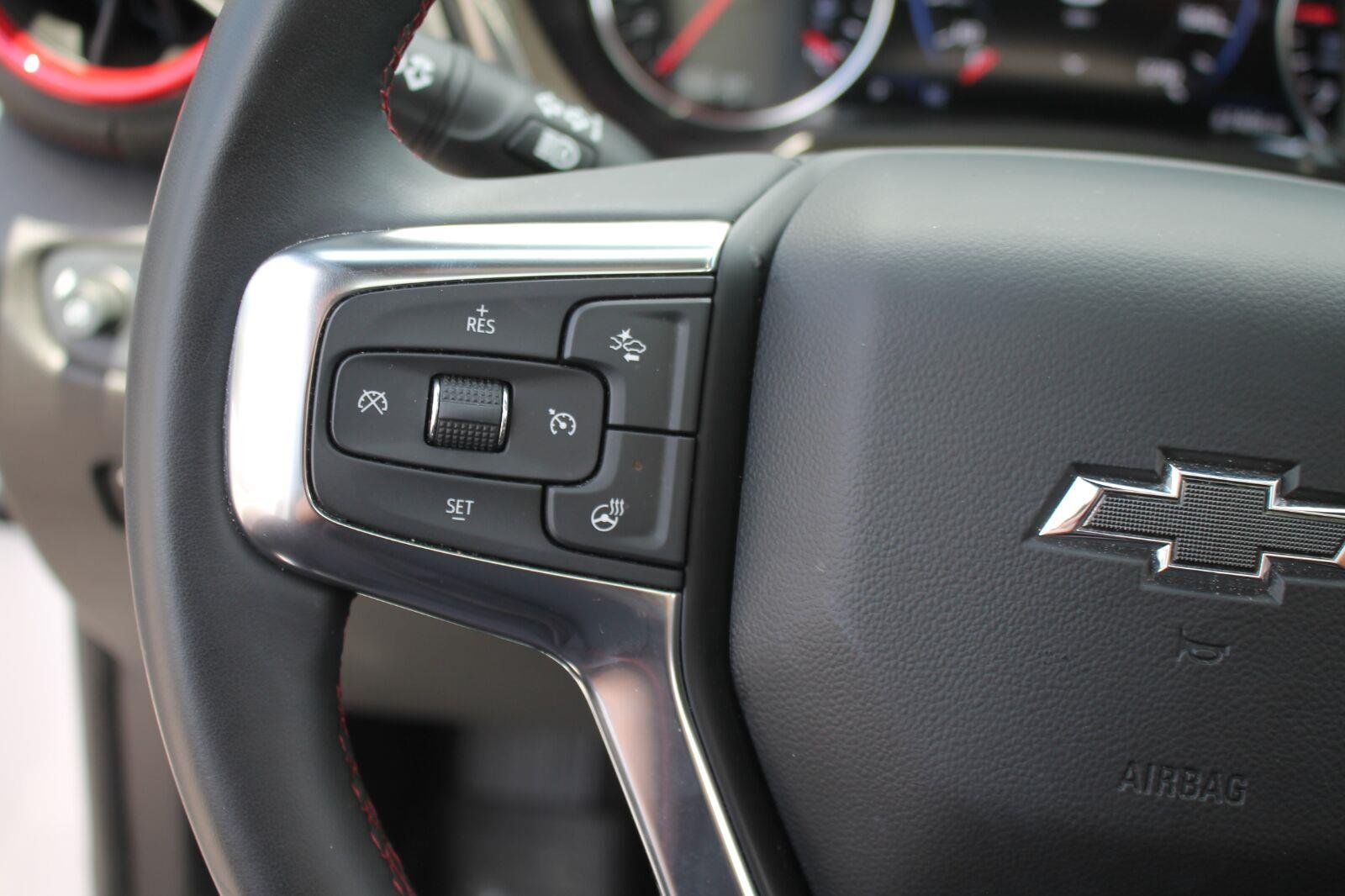 Used 2025 Iridescent Pearl Tricoat Chevrolet RS image 17