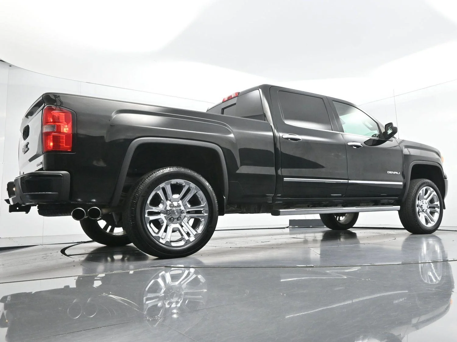 Used 2015 Onyx Black GMC Denali image 48