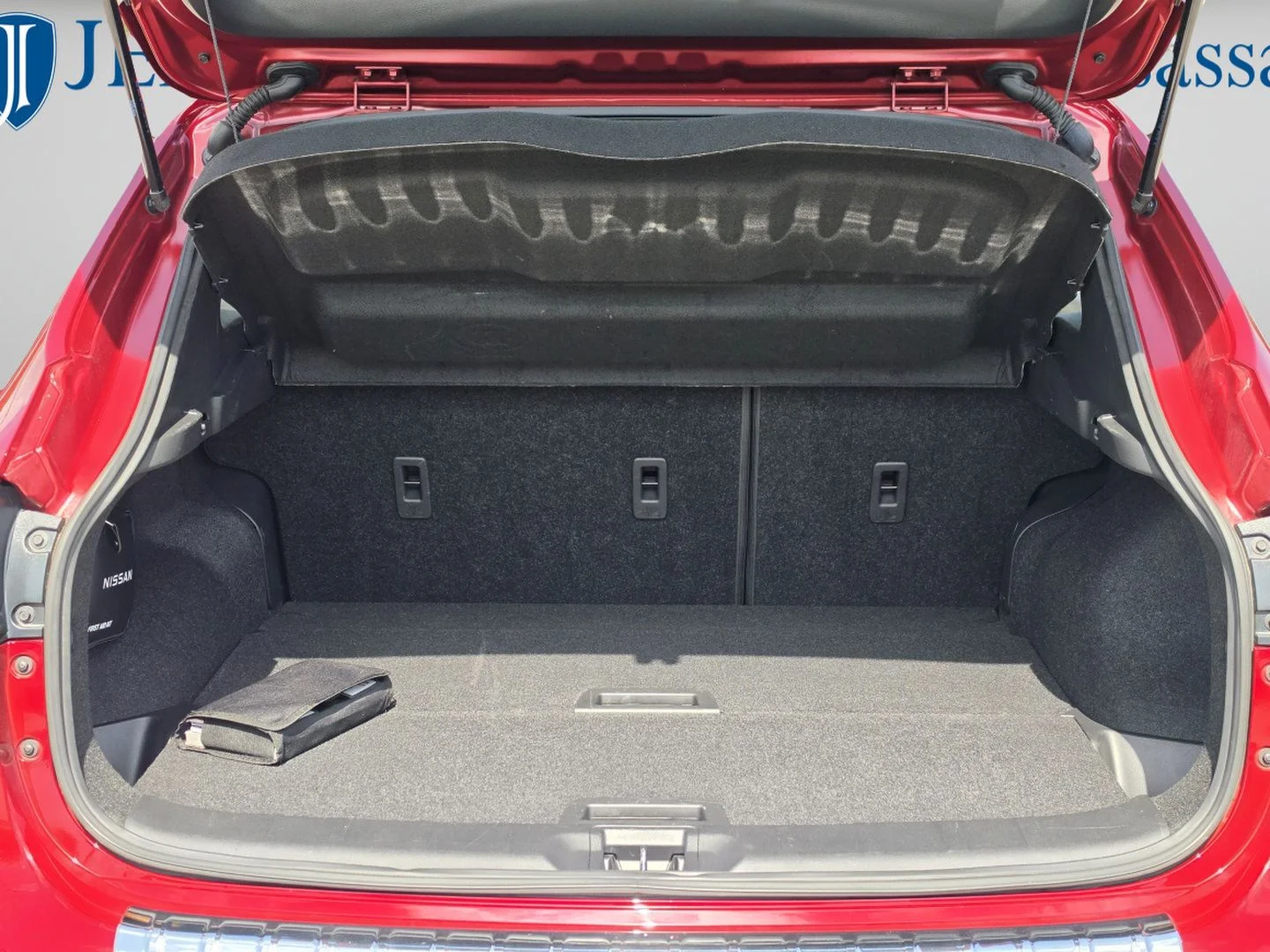 Used 2022 Red Nissan SV image 13
