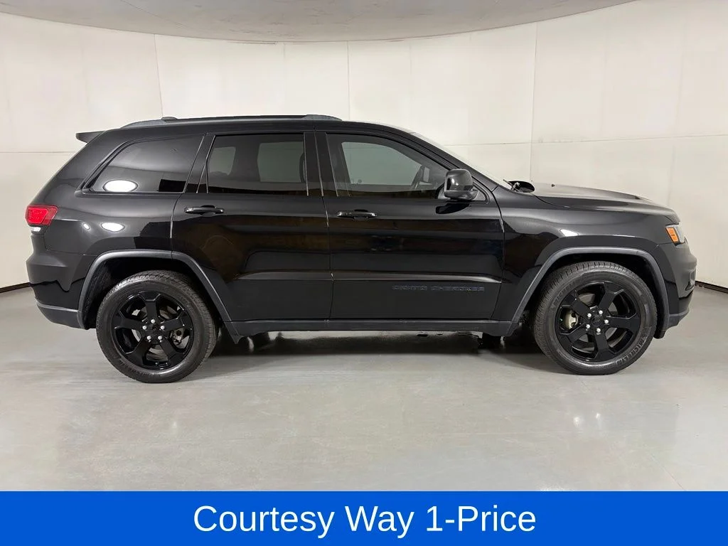 Used 2019 Black Jeep Laredo image 12