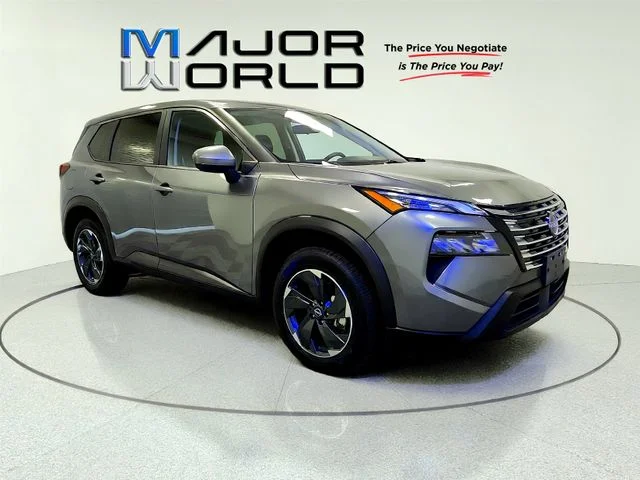 Used 2025 Gray Nissan SV image 8
