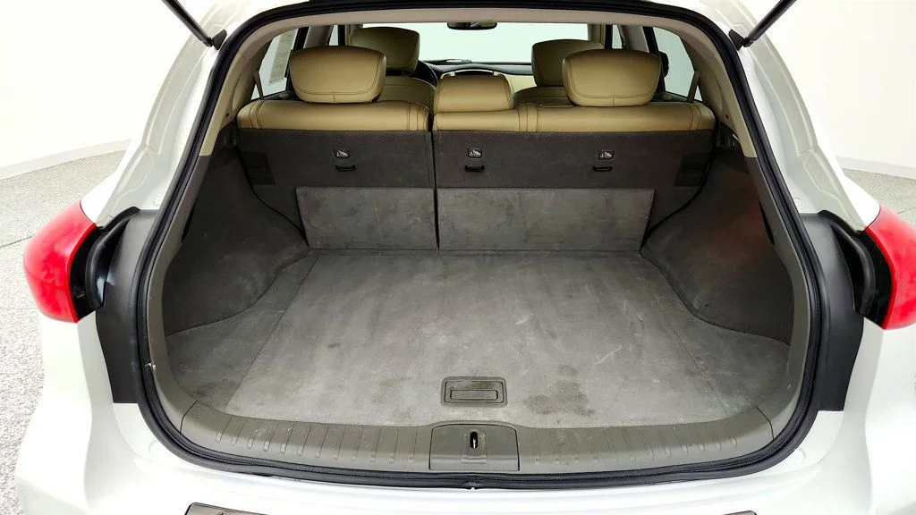 Used 2016 Majestic White INFINITI RWD 4dr w/ Premium Plus & Premium Pkgs + Illuminated Kick Plates image 23