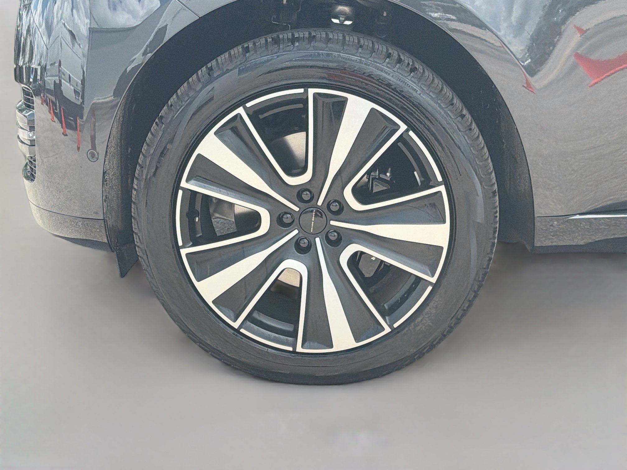 New 2026 Carpathian Grey Land Rover SE image 42