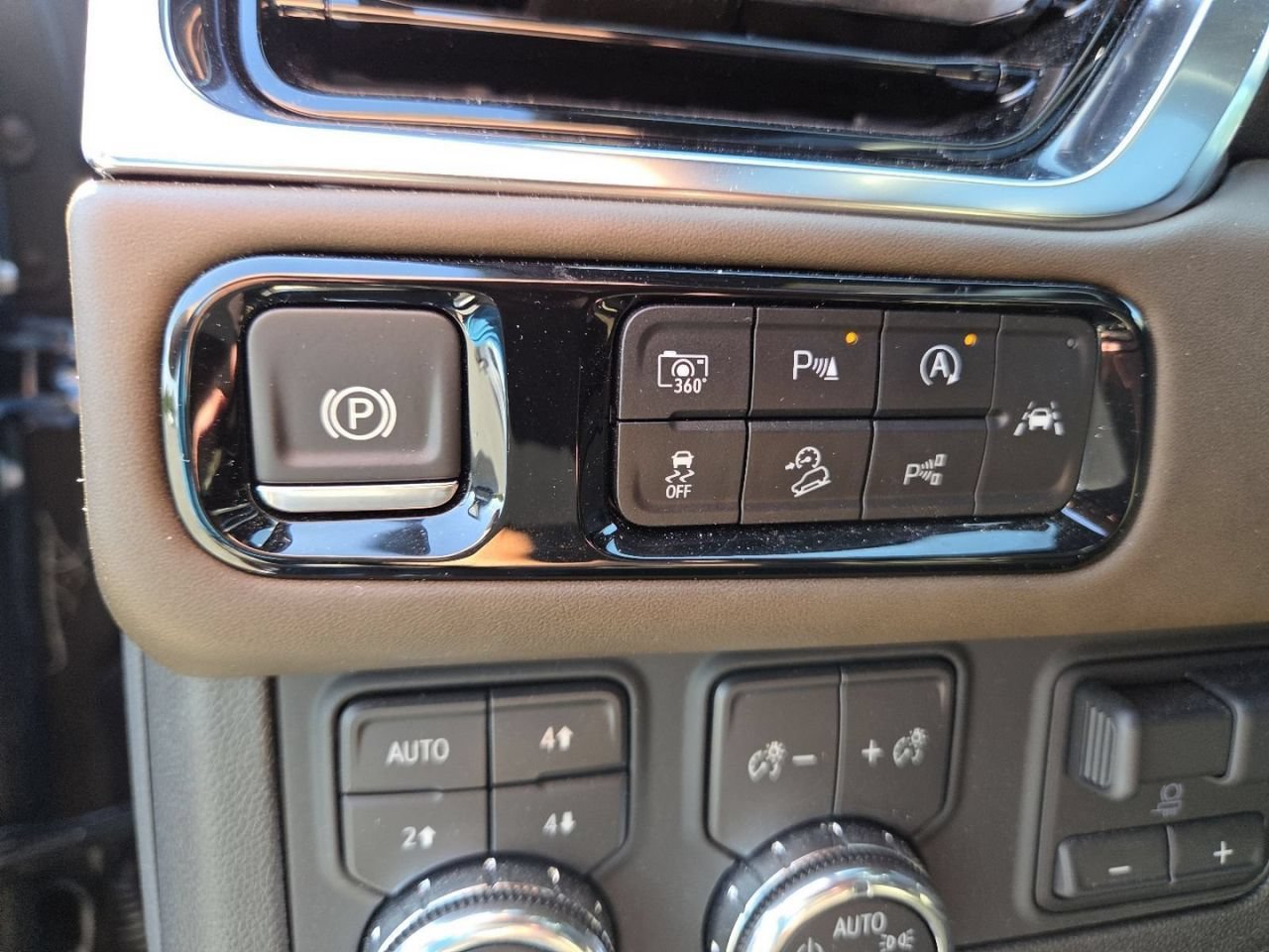 Used 2025 Downpour Metallic GMC Denali Ultimate image 11