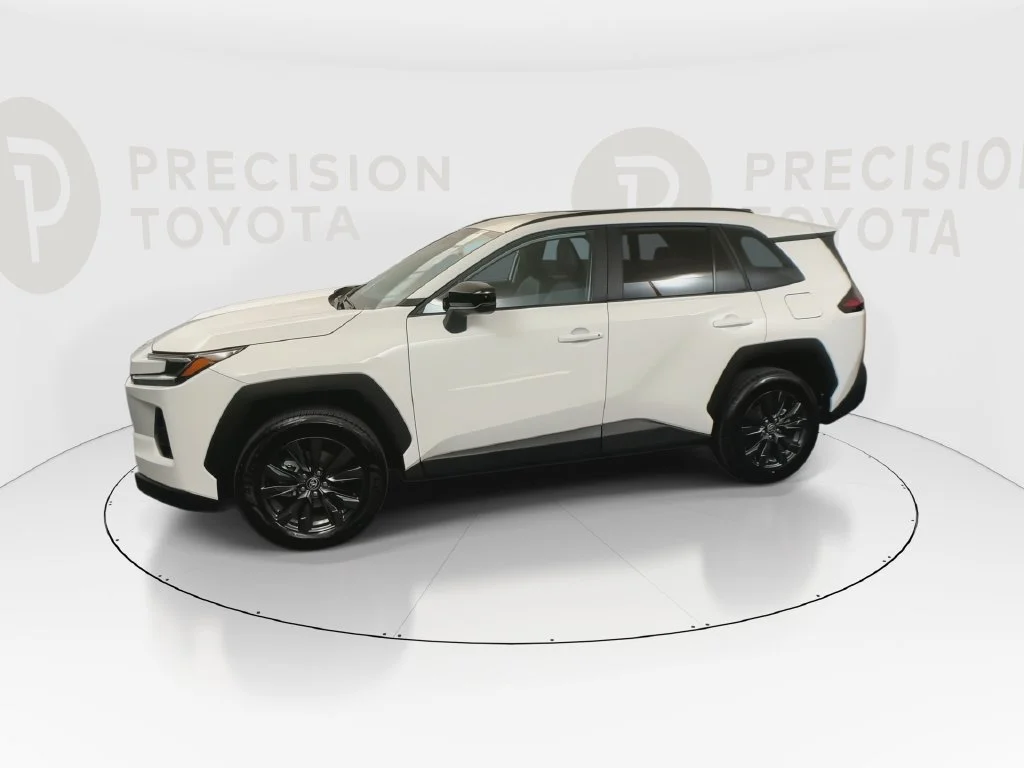 Used 2026 Ice Cap Toyota XLE Premium image 17