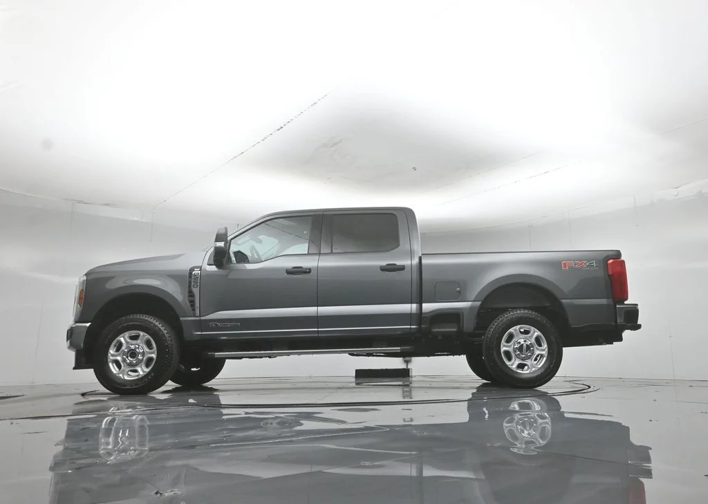 New 2026 Carbonized Gray Metallic Ford XLT image 7