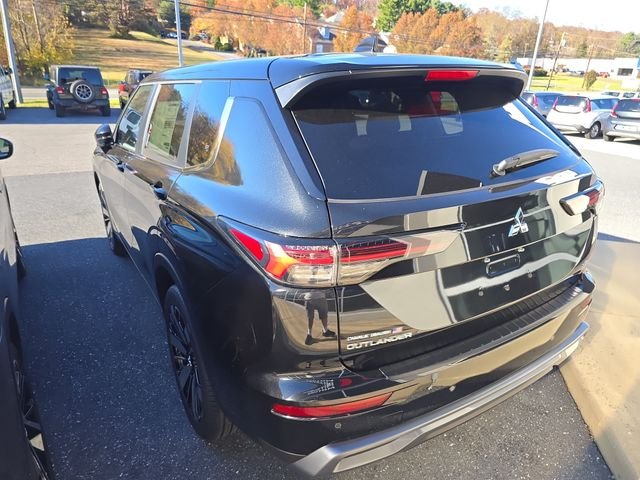 Used 2025 Black Mitsubishi SE image 3