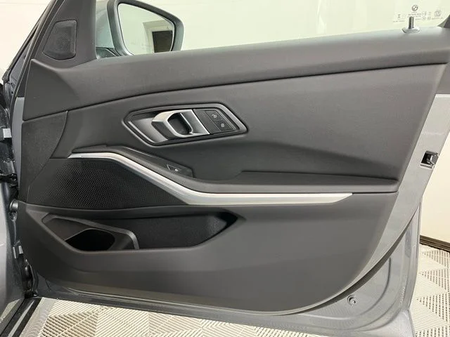 2025 BMW 3 Series 330i - Photo 23