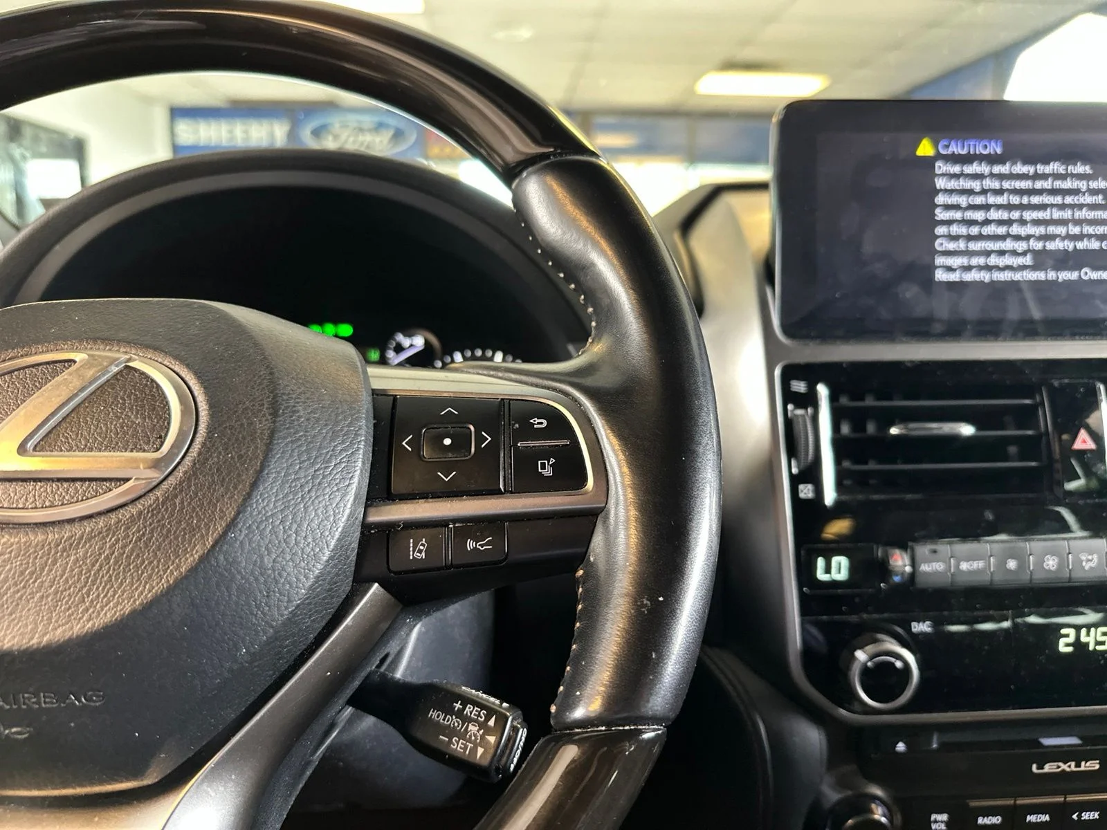 Used 2022  Lexus 460 image 23