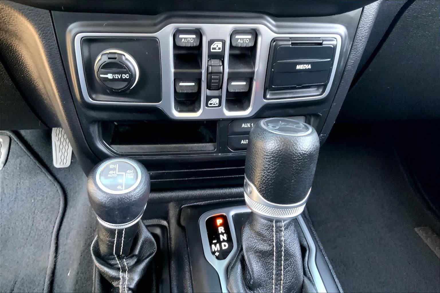 Used 2018 Sting-Gray Clearcoat Jeep Sahara image 31