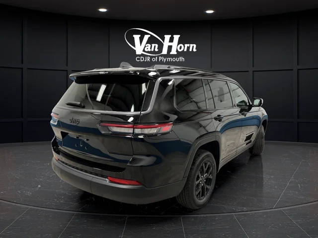 New 2026 Diamond Black Crystal Pearl-Coat Exterior Paint Jeep Laredo image 7