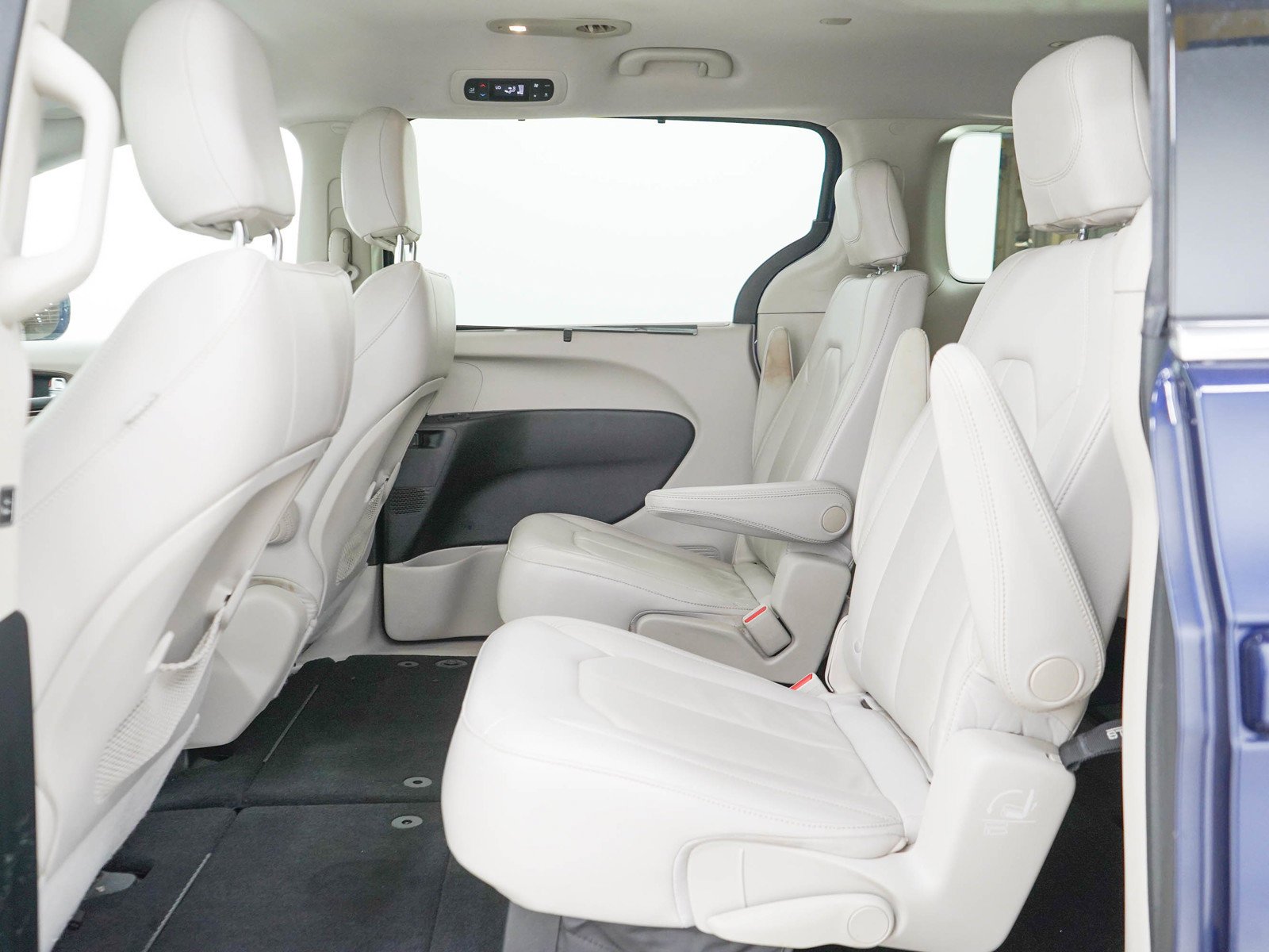 Used 2017 Jazz Blue Pearlcoat Chrysler Touring L image 16