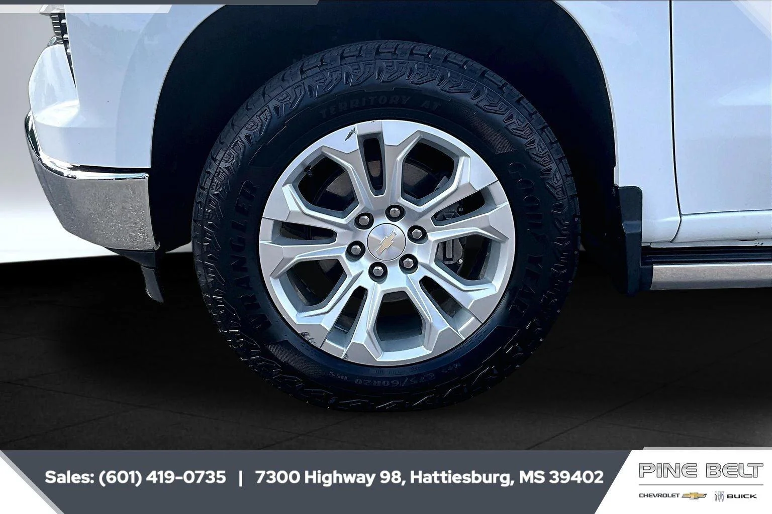 Used 2022 Summit White Chevrolet LTZ image 8