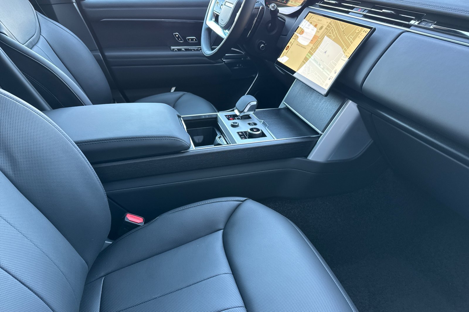 New 2027 Carpathian Grey Land Rover SE image 17