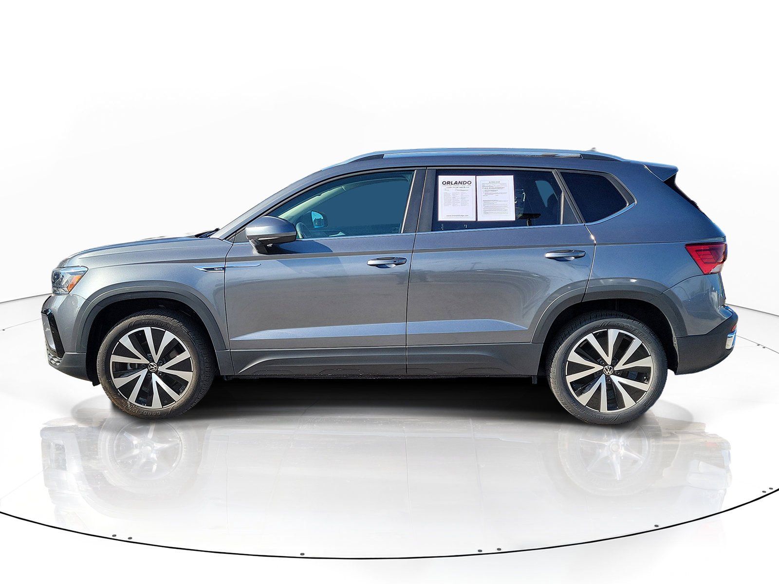 Used 2023  Volkswagen SE image 4