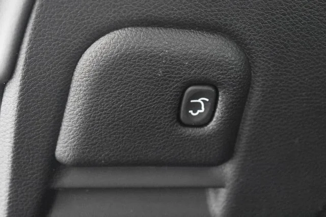 Used 2015 Black Jeep Altitude image 19