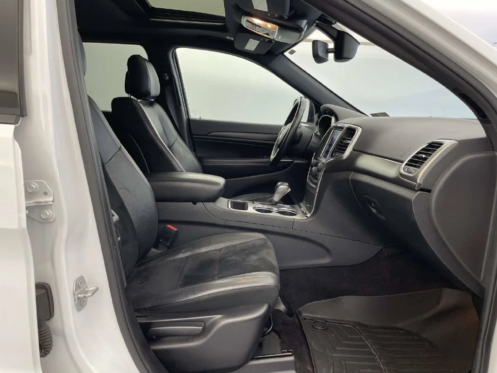 Used 2018 White Jeep Altitude image 18