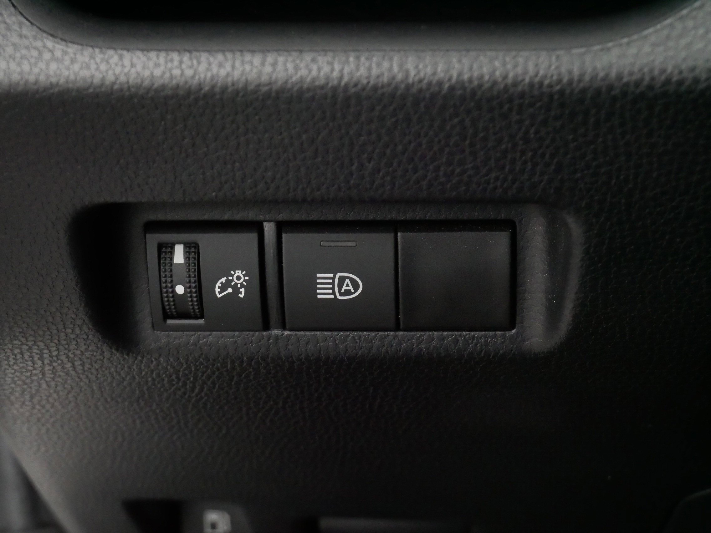 2024 Toyota RAV4 XLE - Photo 27