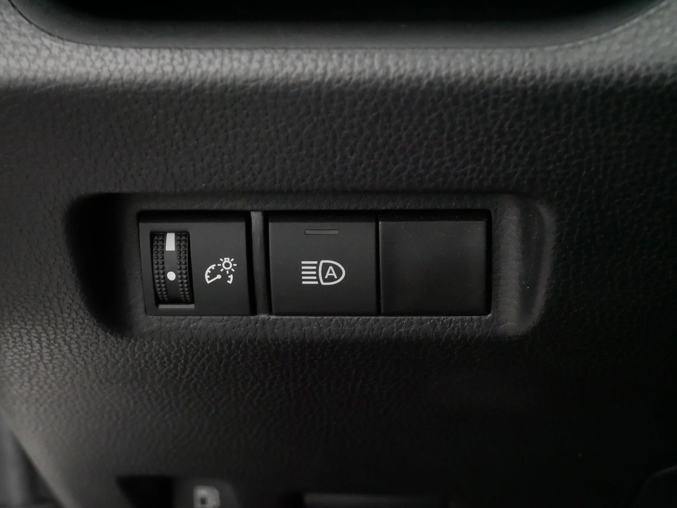 2024 Toyota RAV4 XLE - Photo 27