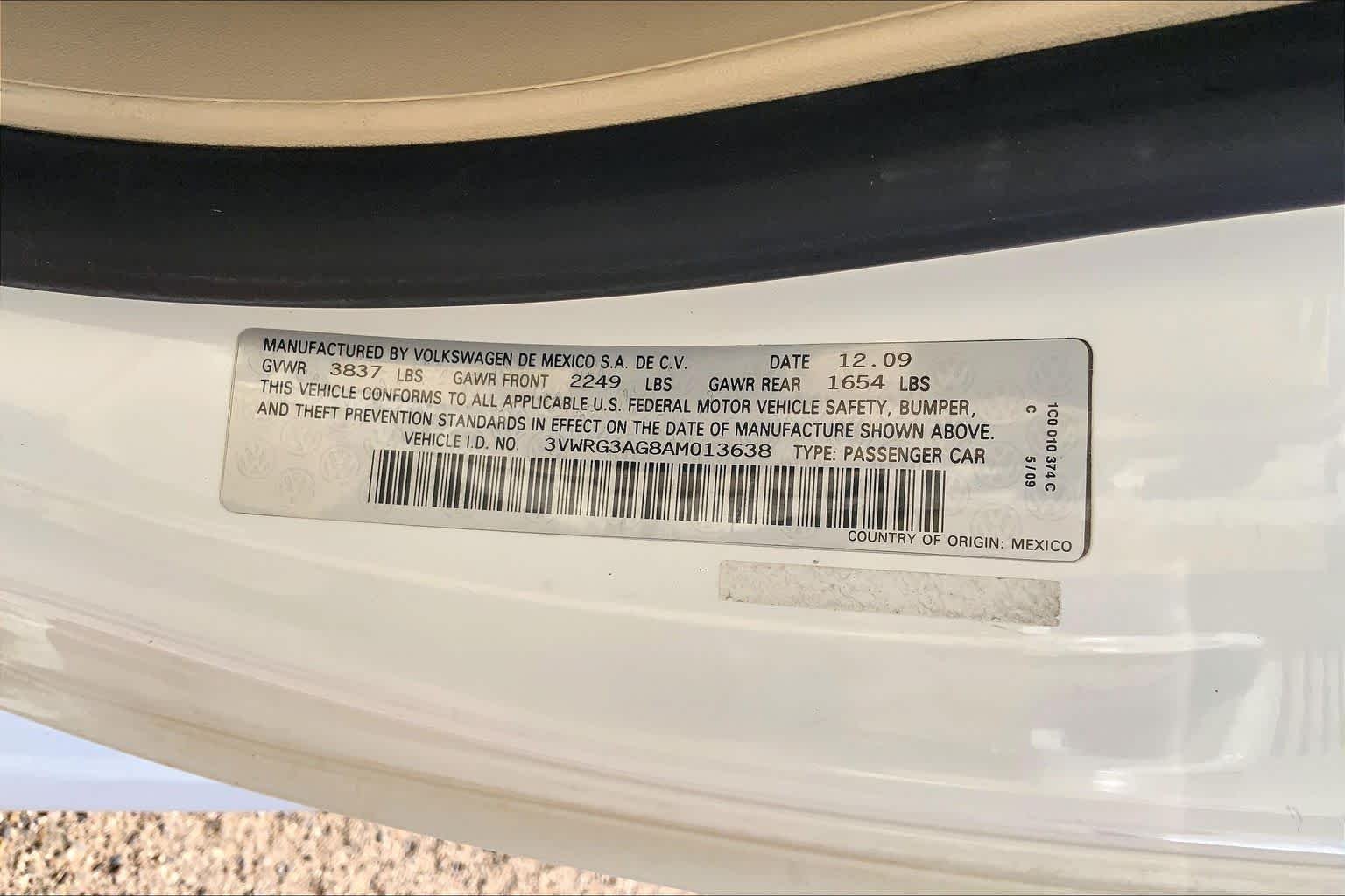 Used 2010 Candy White Volkswagen  image 33
