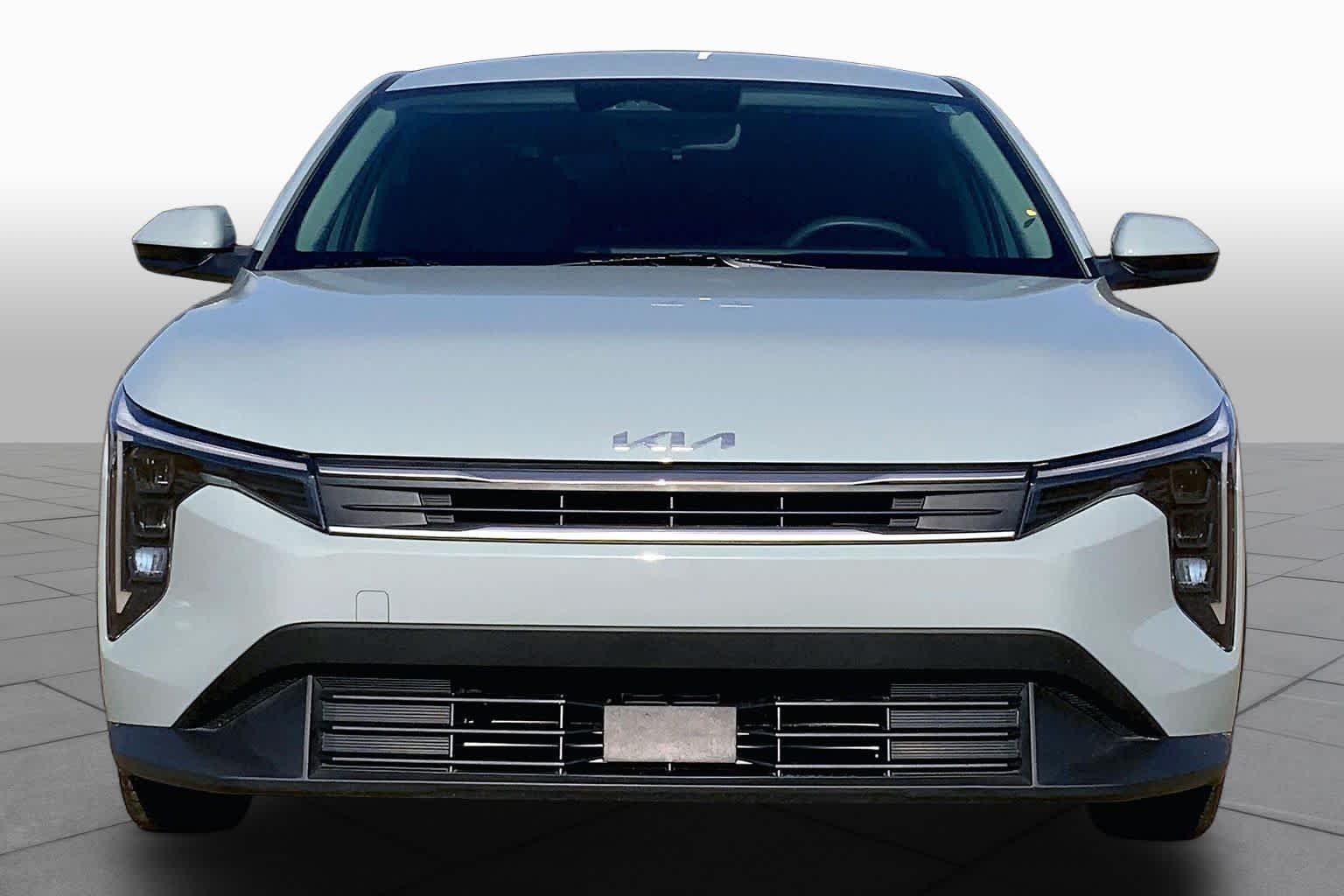 Used 2025 Morning Haze Kia LXS image 4