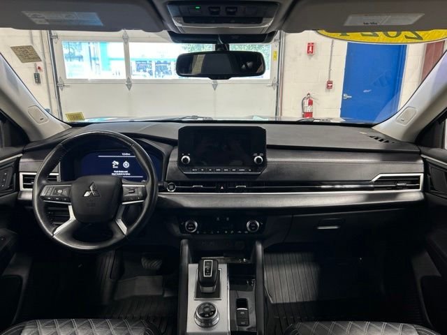 Used 2024 Black Diamond Mitsubishi SEL image 16