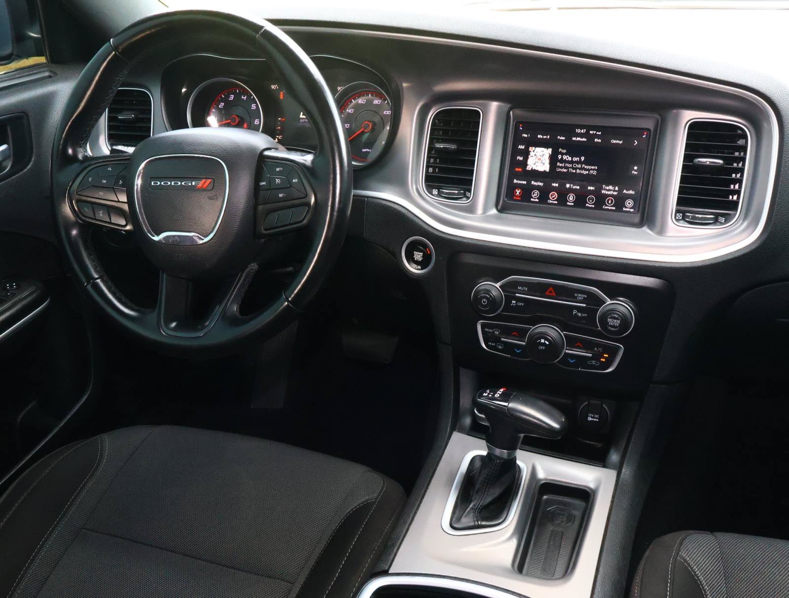 2022 Dodge Charger SXT - Photo 10