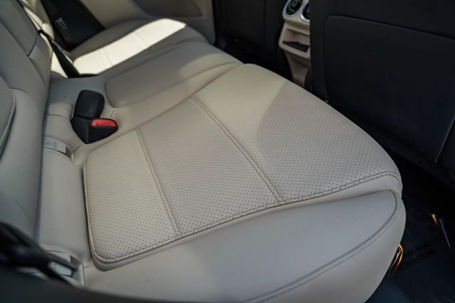 Certified Used 2025 Polar White Mercedes-Benz GLC 350e image 31