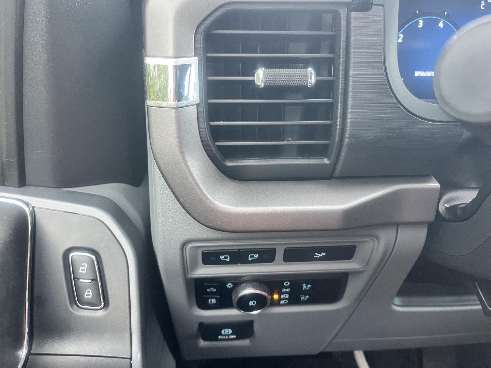 Used 2024 Iconic Silver Ford XLT image 24