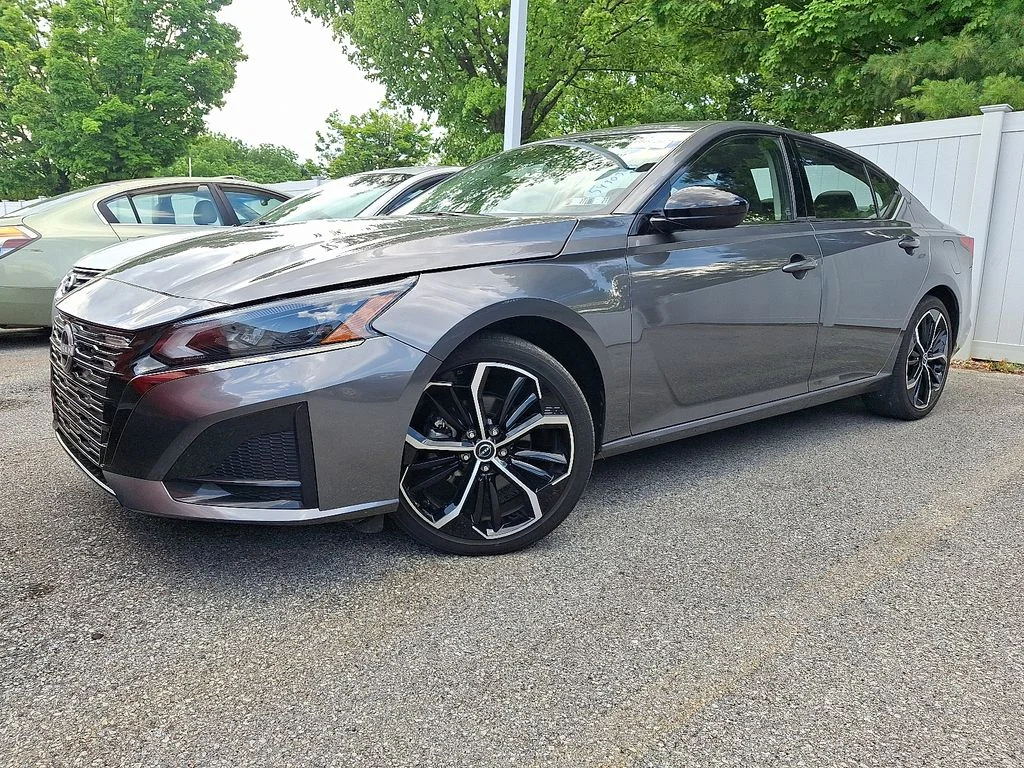 Used 2025 Gray Nissan 2.5 SR image 2